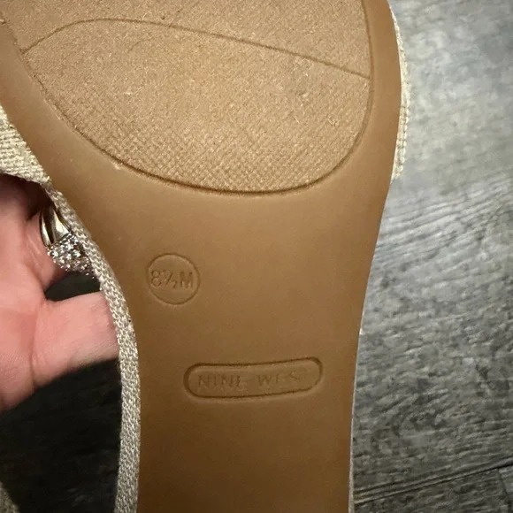 Nine West Beige and Gold Kitten Heel - Picture 4 of 4